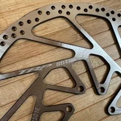 TRP R1 Disc / Bremsscheibe 6-Loch 223mm / 2,3mm 12 TRP R1 Disc / Bremsscheibe 6-Loch 223mm / 2,3mm -Fox-Laden IMG 5042 7a70aee7 8240 4ef1 bca8 9a190a542a62