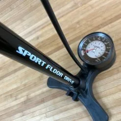 Lezyne Fahrrad Standluftpumpe Sport Floor Drive Standpumpe / Luftpumpe -Fox-Laden IMG 5258