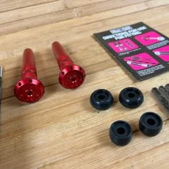 Muc-Off Stealth Tubeless Puncture Plug Set Rot -Fox-Laden IMG 5458 d1a2d230 4ef2 4823 8143 e9e8f5888624
