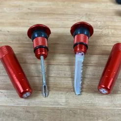 Muc-Off Stealth Tubeless Puncture Plug Set Rot -Fox-Laden IMG 5463 38a5aaac 63dc 4927 8344 e2014ec268ed