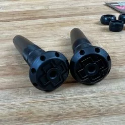 Muc-Off Stealth Tubeless Puncture Plug Set Schwarz -Fox-Laden IMG 5470 c6b145cd 1e7a 4de2 9ebb d141dbdc6b82