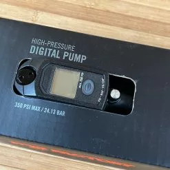 Fox Dämpferpumpe / Gabelpumpe 350PSI Schwarz Digital -Fox-Laden IMG 5793 e09e1b4e 0f6f 4fda abf5 24d64e1bd483