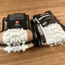 Onza Tires Porcupine 27,5x2,4" TRC Kevlar/fold 60tpi White PAAR -Fox-Laden IMG 5834 236eb1e8 a97e 4fc9 b6ee 1959696fb6dd