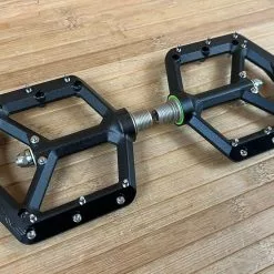 Spank Spike Reboot Pedale / Plattformpedale Black -Fox-Laden IMG 5977 f11a05a9 0501 41f8 8e99 6240130eab9f