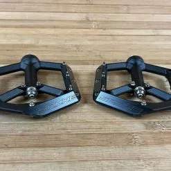 Spank Spike Reboot Pedale / Plattformpedale Black -Fox-Laden IMG 5978 db067f10 6b0c 46af ad69 54d649064a99