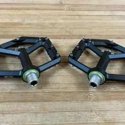 Spank Spike Reboot Pedale / Plattformpedale Black -Fox-Laden IMG 5979 aac9ef3d eed4 4d18 bd9a 3ef0f4345e2d