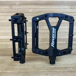 Reverse Components Black One Plattformpedale / Pedale Schwarz -Fox-Laden IMG 6036 scaled