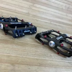 Reverse Components Escape Plattformpedale / Pedale Schwarz 8 Reverse Components Escape Plattformpedale / Pedale Schwarz -Fox-Laden IMG 6041 scaled