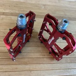 Reverse Components Escape Plattformpedale / Pedale Rot 15 Reverse Components Escape Plattformpedale / Pedale Rot -Fox-Laden IMG 6110 c9ab8853 e3ae 4507 94ec 07866c2a35db scaled