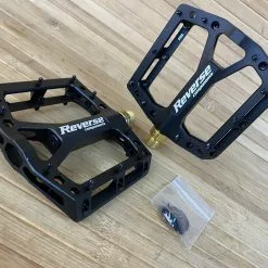 Reverse Components Black One Titanium Plattformpedale / Pedale Schwarz -Fox-Laden IMG 6139 scaled