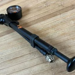 Fox Dämpferpumpe / Gabelpumpe 350PSI Schwarz -Fox-Laden IMG 6585 07d946a9 ad61 488b 878d 6d60652445d4