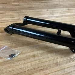 FOX 36 Casting / Lower 2017 27,5" Shiny Black Kabolt Boost -Fox-Laden IMG 6759 d97f8bf7 5e81 4a50 a3da a98c31f58ed3