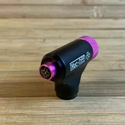 Muc-Off Muc Off MTB Inflator Kit Notfallpumpe Road -Fox-Laden IMG 6801 scaled