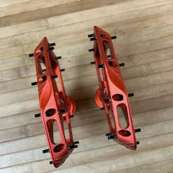 Race Face Atlas 2022 Orange Plattformpedale / Pedale -Fox-Laden IMG 6839 0fbd497b 8431 4d3b ab22 9f1916509e8a