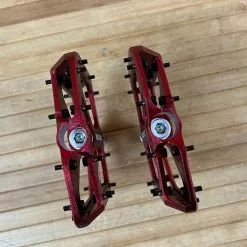 Race Face Aeffect MID Red Plattformpedale / Pedale -Fox-Laden IMG 6868 2637612c a65b 4d7a ab72 75e50e7ec7bb