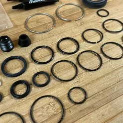 Manitou Dorado Dichtungen / Sealkit / Servicekit Ab 2021 37mm -Fox-Laden IMG 7018 d17dbba0 1d85 4494 ad5e bdc3a3b56550