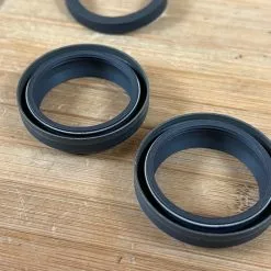 Manitou Dorado Dichtungen / Sealkit / Servicekit Ab 2021 37mm -Fox-Laden IMG 7022 40e37cb7 7dc2 4cd4 86fd 14d5ea8fbb15