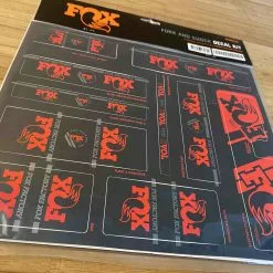 Fox Decal Kit ROT -Fox-Laden IMG 7225 scaled