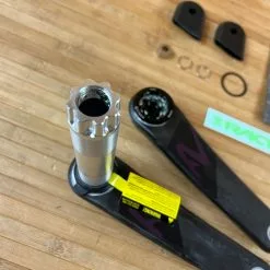 Race Face Next R Carbon Kurbelset 175mm 68/73mm Purple 10 Race Face Next R Carbon Kurbelset 175mm 68/73mm Purple -Fox-Laden IMG 7474 1732e00f 90cf 442e 9803 b006416a65ec