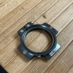 Muc-Off Muc Off Crank Preload Ring Grau -Fox-Laden IMG 7739 34da997e 76d4 4a5b 9893 b5d4aee6e30d