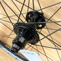 Spank 350 Vibrocore Hinterrad 29" Schwarz BOOST 148x12 Laufrad -Fox-Laden IMG 7841 faf01104 db3b 4813 ba92 8a37d05a919e