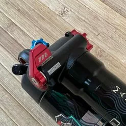 Manitou Mara PRO Air Dämpfer King Can 230 X 65mm 16 Manitou Mara PRO Air Dämpfer King Can 230 X 65mm -Fox-Laden IMG 7900 114830ec 30c4 402d 811a 05f5008556fe