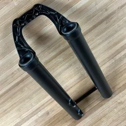 FOX 36 Casting / Lower 2017 26" Matte Black 831 11 FOX 36 Casting / Lower 2017 26" Matte Black 831 -Fox-Laden IMG 7951 51811838 fd02 486e b2e0 dd6d263c0fc9