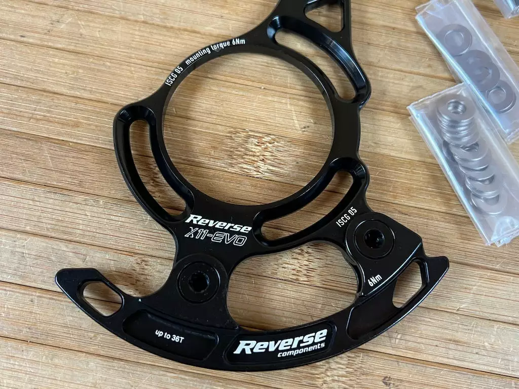 Reverse X11 EVO 28-36T ISCG 05 Kettenführung Schwarz 5 Reverse X11 EVO 28-36T ISCG 05 Kettenführung Schwarz – Bild 5