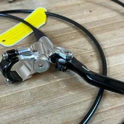 Formula CURA 4 Scheibenbremse Polish VR Oder HR -Fox-Laden IMG 7962 35e46171 5cee 42a4 8aed 0c36f58a2b0a