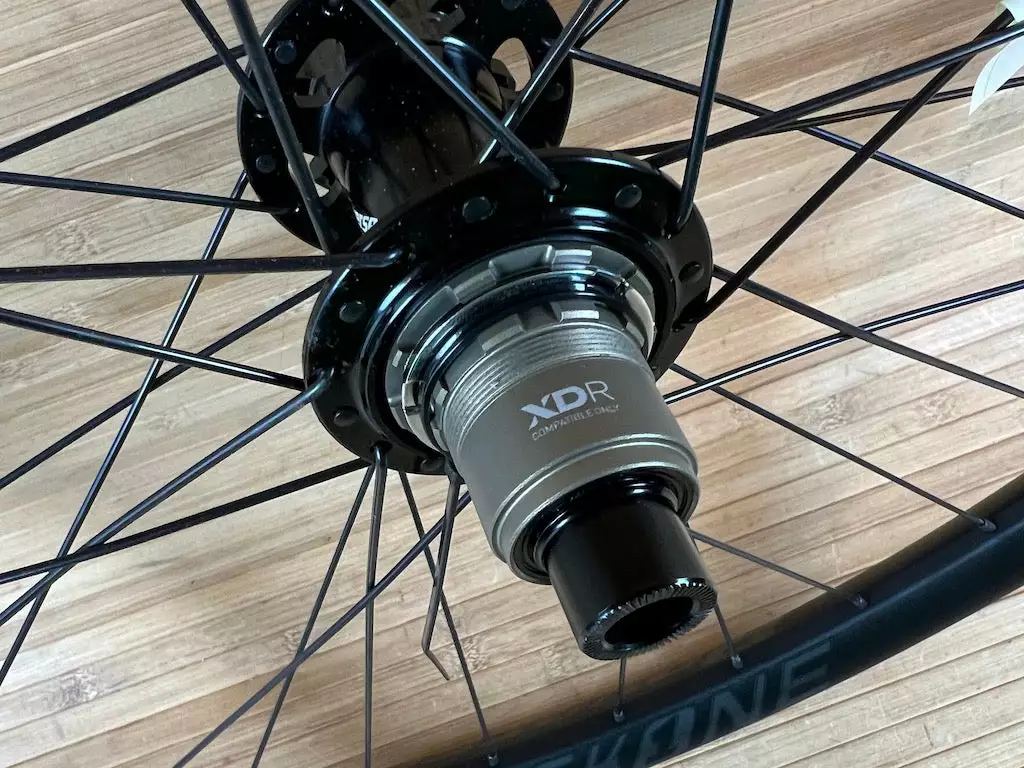 Reverse Black One Hinterrad HR 27,5" Boost 148 X 12mm Schwarz XD 3 Reverse Black One Hinterrad HR 27,5" Boost 148 X 12mm Schwarz XD – Bild 3