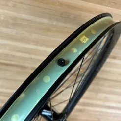 Reverse Black One Hinterrad HR 27,5" Boost 148 X 12mm Schwarz XD 13 Reverse Black One Hinterrad HR 27,5" Boost 148 X 12mm Schwarz XD -Fox-Laden IMG 7974 3ef4a013 00e7 4fce 8b65 1503446041c8