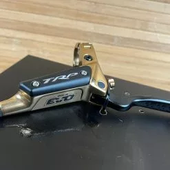 TRP DH-R EVO GOLD HD-M846 Bremse VR Hebel Links -Fox-Laden IMG 8073 56816bbb dce9 4c4a a1ac 5e6d6dfa5ce4