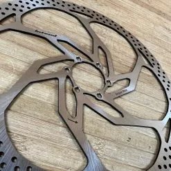 Intend Massive Disc / Bremsscheibe 223mm / 2.3mm 9 Intend Massive Disc / Bremsscheibe 223mm / 2.3mm -Fox-Laden IMG 8341 3beff9ae 95c4 4068 be53 a3626f2c3605