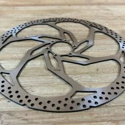 Intend Massive Disc / Bremsscheibe 223mm / 2.3mm 8 Intend Massive Disc / Bremsscheibe 223mm / 2.3mm -Fox-Laden IMG 8342 9f2b4117 3c57 4633 b4a7 013722f2e5a5