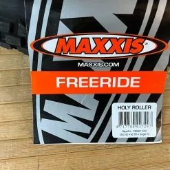 Maxxis Holy Roller Reifen 24 X 2.4 MaxxPro 60TPI Single Ply -Fox-Laden IMG 8853 91e257b0 a750 4370 a166 a675e21ccbe7