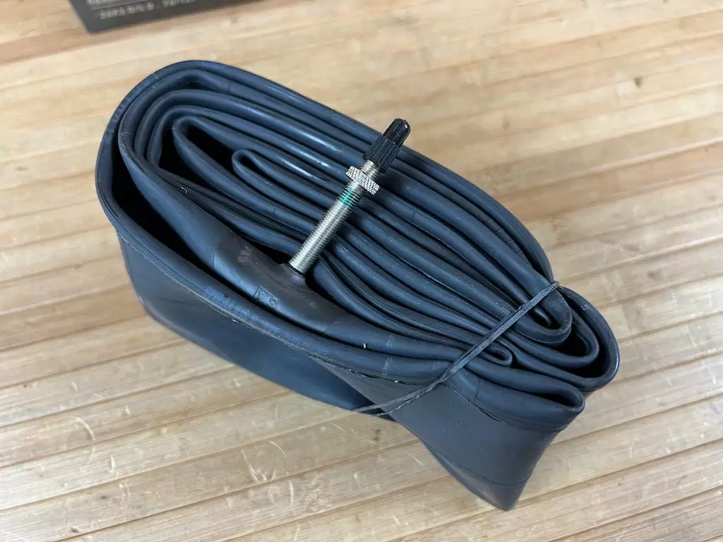 Maxxis Schlauch FAT / Plus 26" 3.0/5.0 FV Presta 2 Maxxis Schlauch FAT / Plus 26" 3.0/5.0 FV Presta – Bild 2