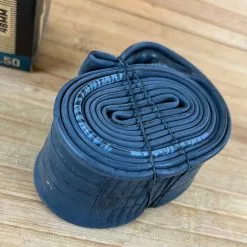 Maxxis Schlauch 27.5" 2.2/2.5 FV Freeride Presta 48mm 7 Maxxis Schlauch 27.5" 2.2/2.5 FV Freeride Presta 48mm -Fox-Laden IMG 8977 7ad52462 a1b6 467d 9e6a 95ed9550f056