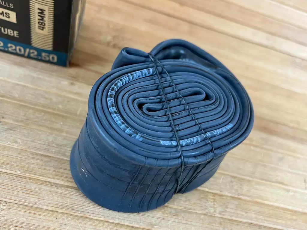 Maxxis Schlauch 27.5" 2.2/2.5 FV Freeride Presta 48mm 3 Maxxis Schlauch 27.5" 2.2/2.5 FV Freeride Presta 48mm – Bild 3