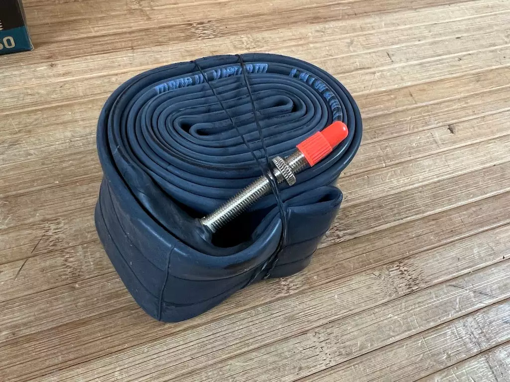 Maxxis Schlauch 27.5" 2.2/2.5 FV Freeride Presta 48mm 2 Maxxis Schlauch 27.5" 2.2/2.5 FV Freeride Presta 48mm – Bild 2