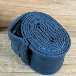 Maxxis Schlauch 27.5" 2.2/2.5 AV Freeride Schrader 7 Maxxis Schlauch 27.5" 2.2/2.5 AV Freeride Schrader -Fox-Laden IMG 8990