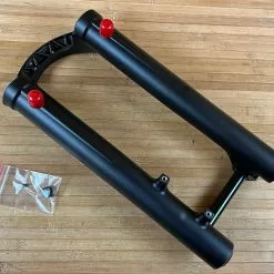 FOX 40 Casting / Lower 2021 27,5" Matte Black / Matt Schwarz -Fox-Laden IMG 9012 22378582 86d3 402f 9bee 63b2ddcf8fbc