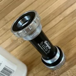 Hope Bottom Bracket Hollowtech II 83mm DH Innenlager Silber -Fox-Laden IMG 9068