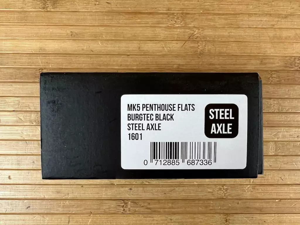 Burgtec MK5 Penthouse Flat Pedals / Pedale Black Steel Axle 6 Burgtec MK5 Penthouse Flat Pedals / Pedale Black Steel Axle – Bild 6