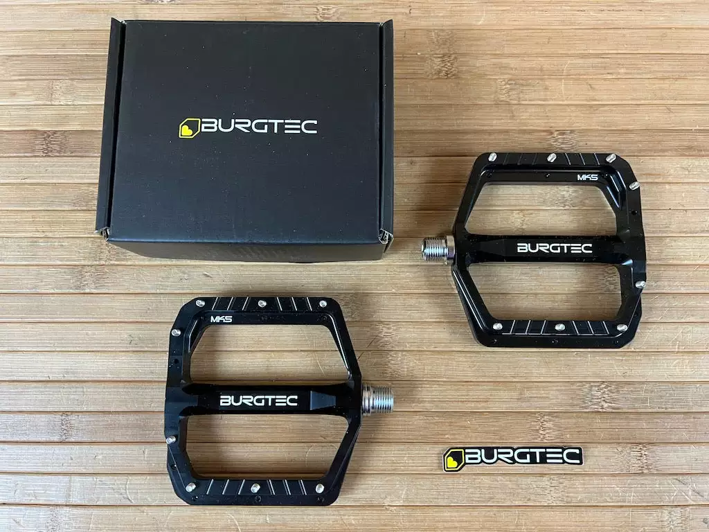 Burgtec MK5 Penthouse Flat Pedals / Pedale Black Steel Axle 1 Burgtec MK5 Penthouse Flat Pedals / Pedale Black Steel Axle