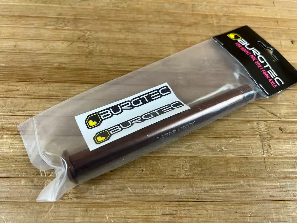Burgtec FOX Boost Achse / Axle PRE 2021 Kash Bronze 2 Burgtec FOX Boost Achse / Axle PRE 2021 Kash Bronze – Bild 2