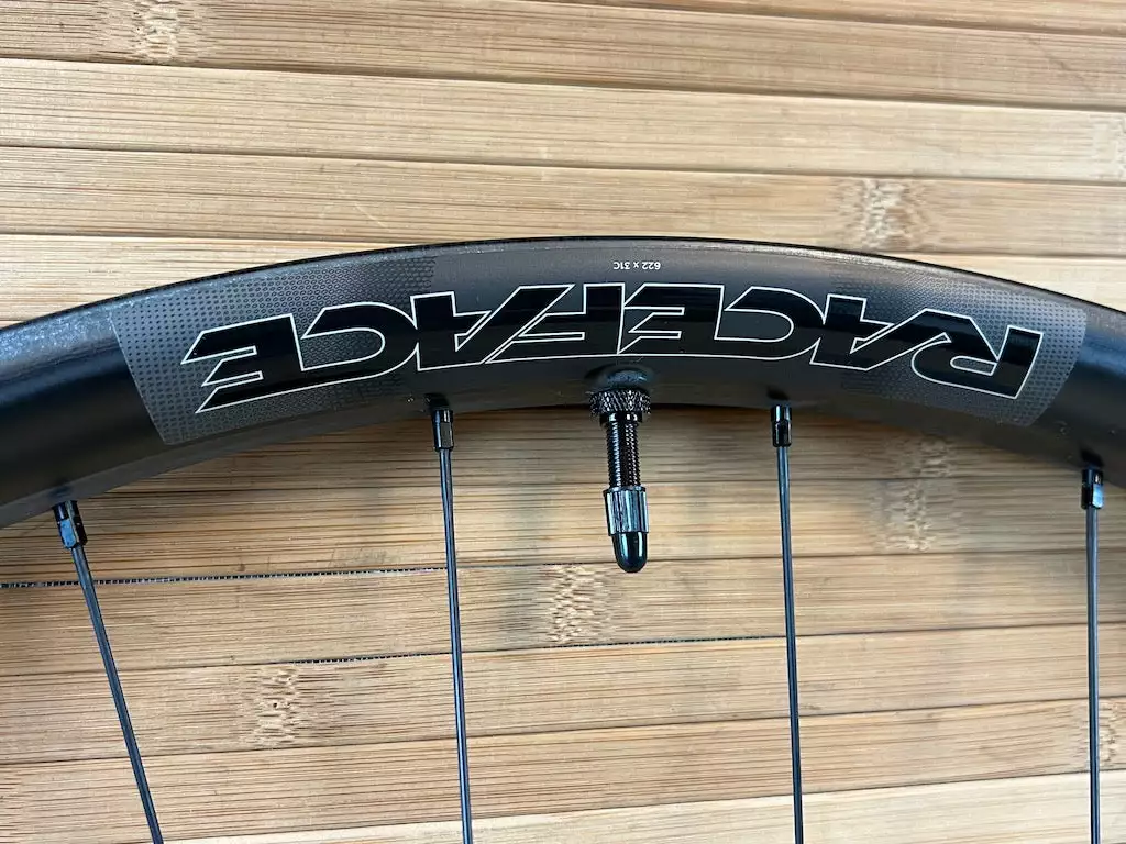 Race Face Next R 31 Carbon Vorderrad VR 29" Boost Schwarz 11 Race Face Next R 31 Carbon Vorderrad VR 29" Boost Schwarz – Bild 11