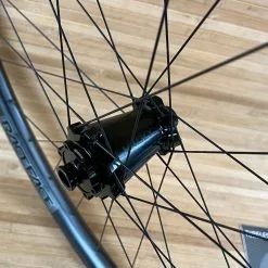 Race Face Next R 31 Carbon Vorderrad VR 29" Boost Schwarz 18 Race Face Next R 31 Carbon Vorderrad VR 29" Boost Schwarz -Fox-Laden IMG 9237 4aad14cf ec9e 4fd0 b471 a88eb5eaa538