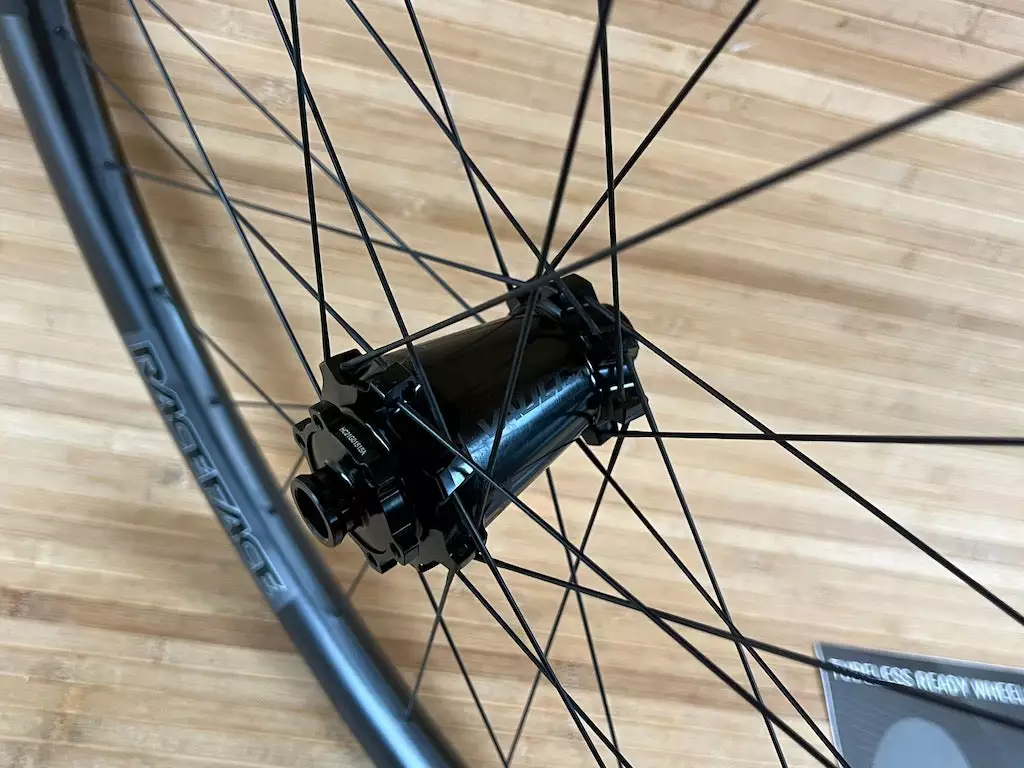 Race Face Next R 31 Carbon Vorderrad VR 29" Boost Schwarz 6 Race Face Next R 31 Carbon Vorderrad VR 29" Boost Schwarz – Bild 6