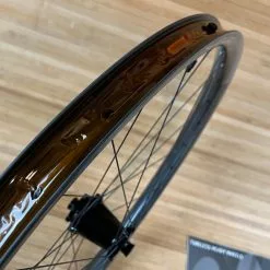 Race Face Next R 31 Carbon Vorderrad VR 29" Boost Schwarz 17 Race Face Next R 31 Carbon Vorderrad VR 29" Boost Schwarz -Fox-Laden IMG 9239 9b610345 d357 4e1d 8fee e0965cecdddb