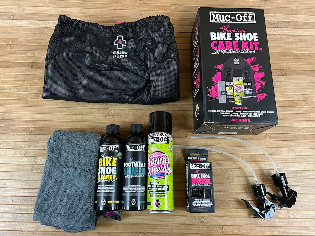 Muc-Off Muc Off Premium Bike Shoe Care Kit Reinigungskit Schuhe 1 Muc-Off Muc Off Premium Bike Shoe Care Kit Reinigungskit Schuhe